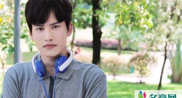 赵越前现在女朋友是谁 他就是本兮前男友小E吗