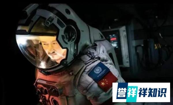 《流浪地球2》火了，吴京赢麻了，他却被骂惨了