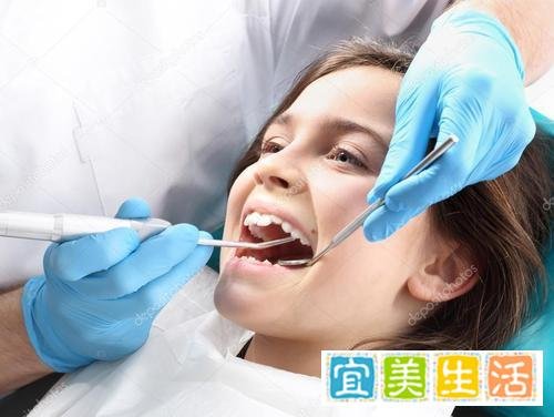 宝宝上幼儿园边哭边鞠躬，网友：这就是面对生活强颜欢笑的模样吧