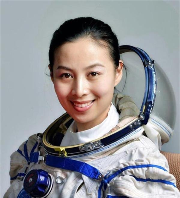 女宇航员王亚平在太空生活6个月，来6次例假，将如何解决？