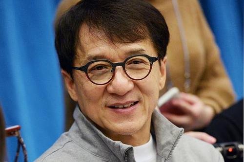 成龙两套豪宅司法拍卖被撤回，是自行撤回还是被迫撤回？