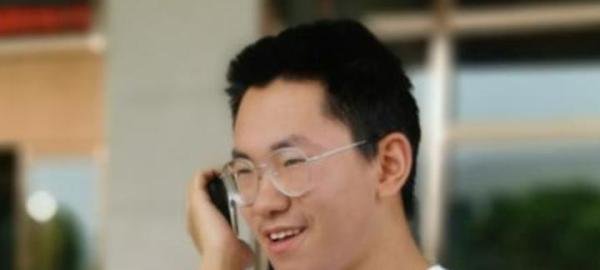 学霸凌晨被从网吧喊回:你高考712分 这是咋情况?