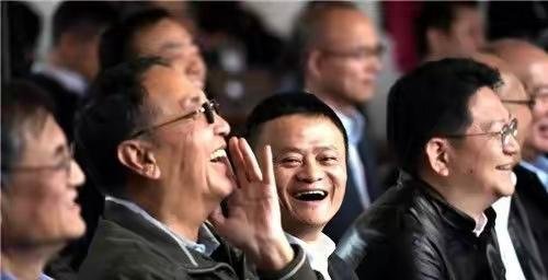 5年前，将饿了么卖给马云，套现665亿的外卖小哥张旭豪，如今怎样