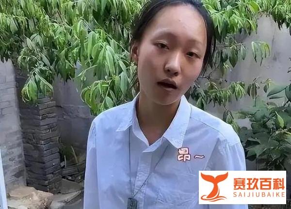 疯产姐妹回应停更原因，当初接不住爆火的流量才选择分开，真是好久没看到这两个人了。