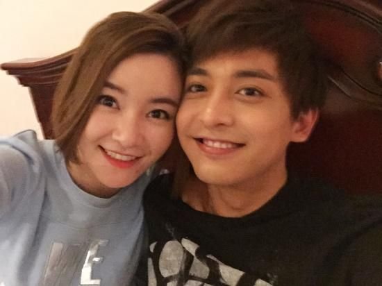 李晟晒照吐槽李佳航表示心累，二人的居家生活有多甜蜜？