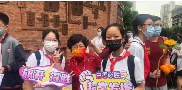 四大名校普降8-15分！上海中考平行志愿分数线公布，今后中考命题将更灵活