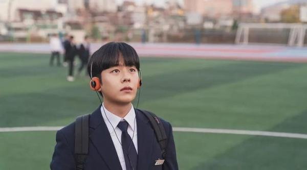 【30岁金度完穿校服毫无违和！冷面导师太带感】