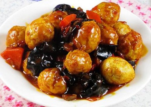 12岁男孩独自做9菜1汤年夜饭,懂事的孩子为何总是令人更心疼?