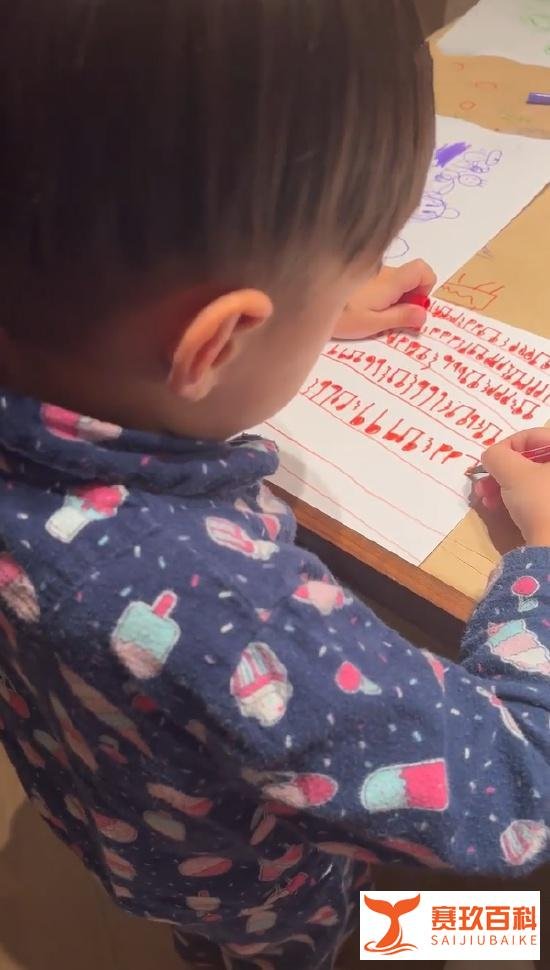 太魔幻了！周杰伦妻子昆凌因为买便秘药，才发现自己怀了三胎