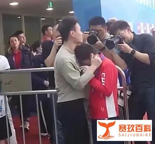 挂上银牌后全红婵哭了
