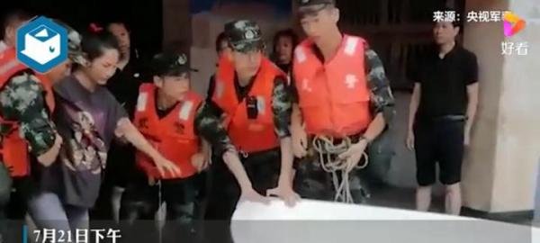 孕妇获救后生下女儿取名抗抗 这是咋情况？