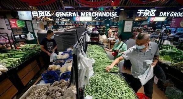 成都疫情女子3套房放11台冰箱囤货，网友：还是得有钱才行啊！