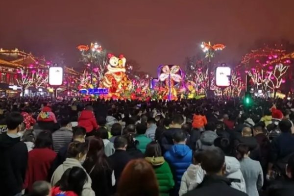 你是如何看待大唐不夜城人流过大演出全部取消这件事的?