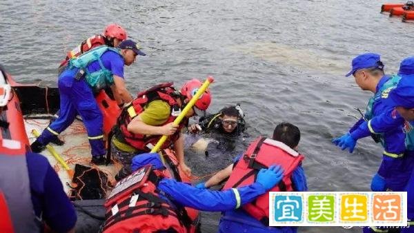 贵州坠湖公交车司机驾龄超20年,在事故中死亡