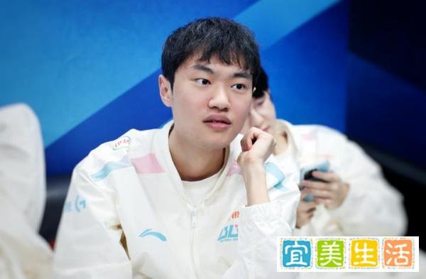 海超单杀knight！BLG爆冷不敌LGD，苦吞首败！网友嘲讽：还虐泉吗
