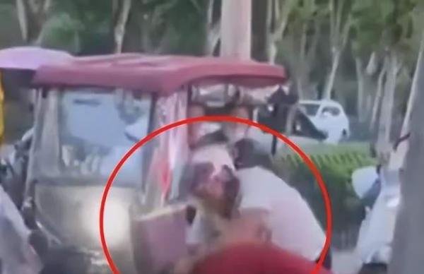 闹大了！男子被扇耳光后连续击打女子头部，评论区炸锅！