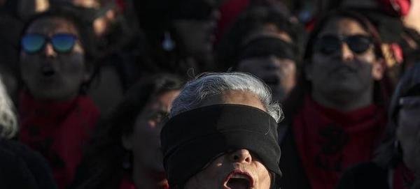 女权圣歌 “路上有个强奸犯”，在世界各地流行