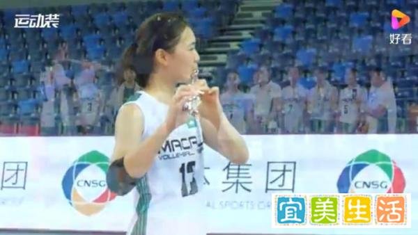 中国澳门女排选手吹奏国歌 这是咋情况？