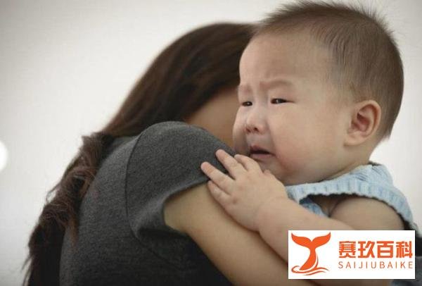 妻子在家哺乳，被丈夫羞辱“一毛钱都赚不到”，全职妈妈太难了