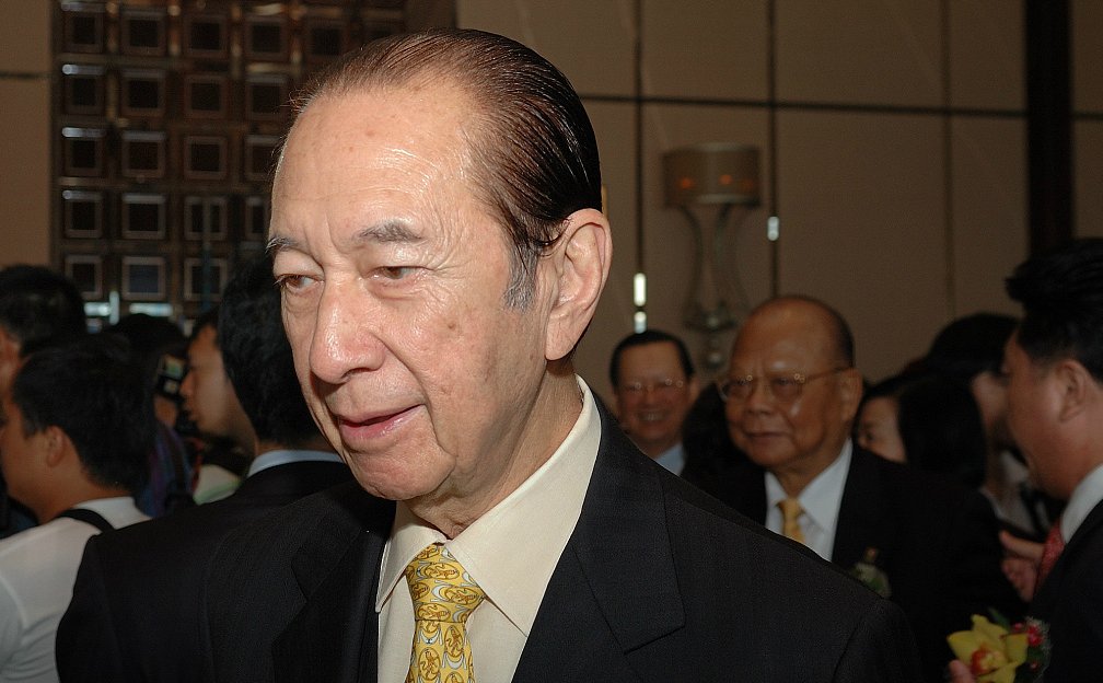 赌王何鸿燊长子离奇车祸,为什么他不追查,甚至阻止何超英去追查呢?