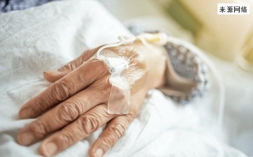 老人被困感染潮 缺药、延误、死亡