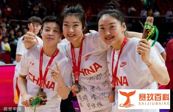 李梦发文庆祝中国女篮夺银，评论区回怼网络暴力