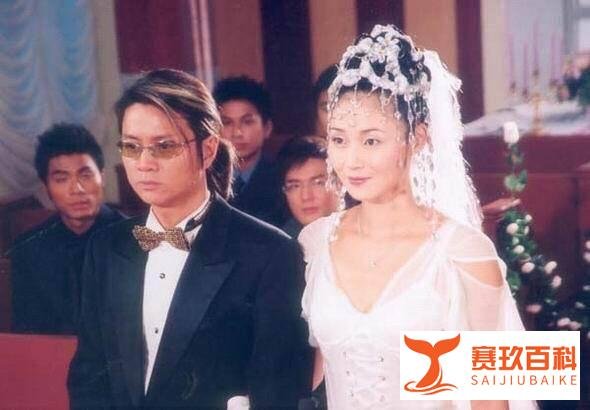 与万绮雯“虐恋”爆红，事业巅峰被腰斩，54岁尹天照近况让人唏嘘