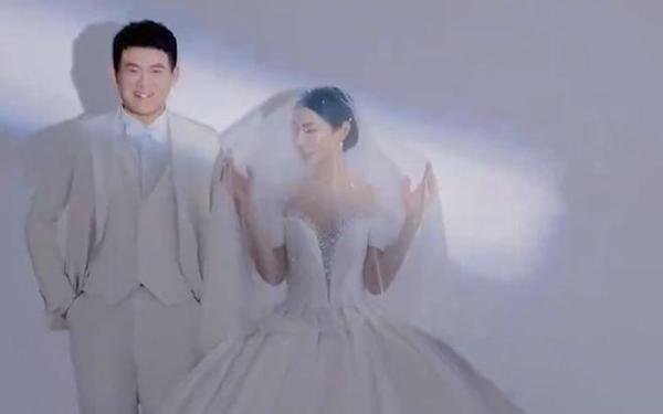 新郎结婚时淡定嗑瓜子似路人 这是咋情况？