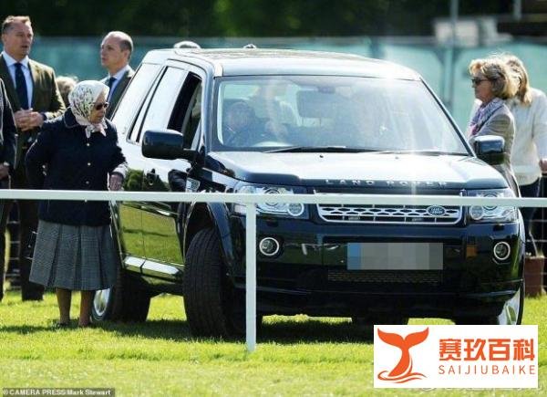 英国女王丈夫出车祸 97岁高龄毫发无损