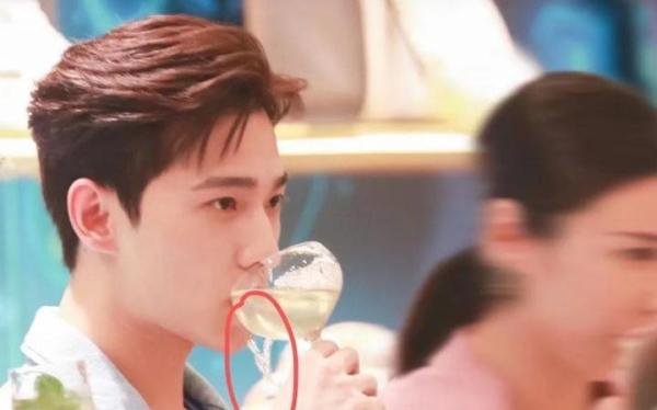 杨洋回应醉酒翻跟斗：并不是喝醉了，只是杀青后很开心！