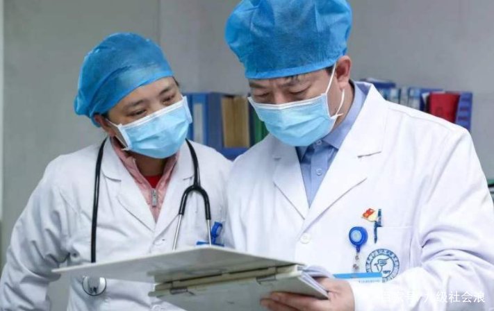 林小清已经被医院解聘了，以后是否还会有医院聘用他？