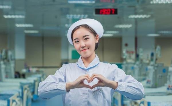 邓超工作室回应，邓超受伤，看创业赚钱不拼搏不行！