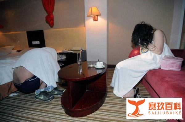 男子为牟利，不惜让女友出卖身体，从事非法交易