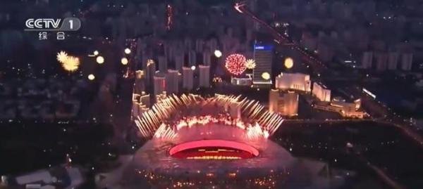 鸟巢烟花打出100字样 这是咋情况？