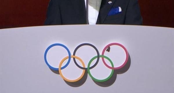 奥运五环上落了一只飞蛾 这是咋情况？