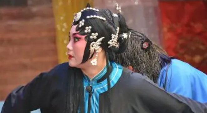 秦腔名角乞讨7年，因被骗钱财精神失常，她到底经历了什么？