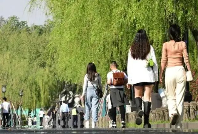 忽冷忽热，大范围升温下多地已回初夏，气温回升到底是不是好事？