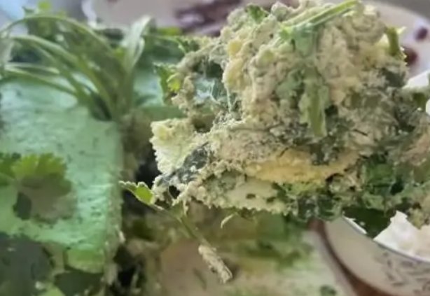 内蒙一女子因喜欢吃香菜生日收到香菜蛋糕,你有哪些难忘的生日经历?