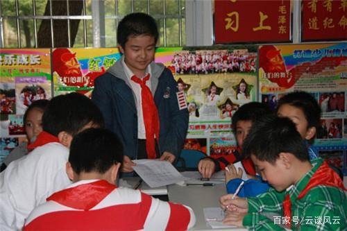 当初的“五道杠男孩”和“不屑弟”现怎样？