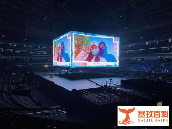 LPL十周年之夜，管泽元求婚余霜成功！恭喜LPL这对金童玉女