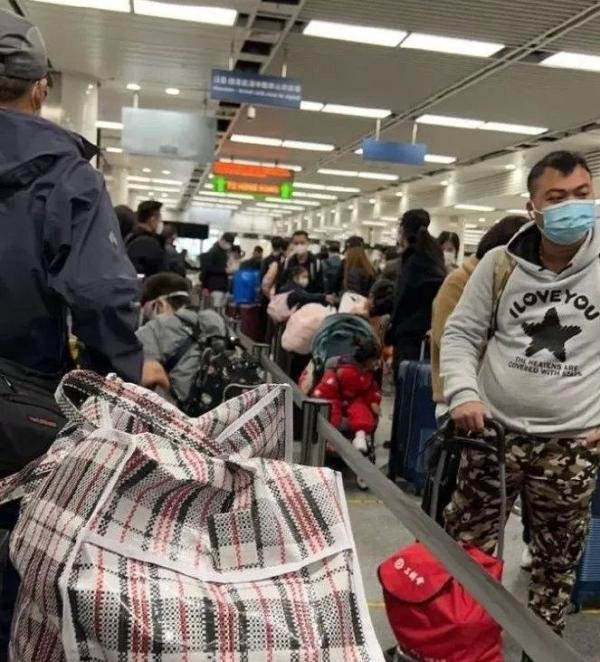 深扒香港疫情大爆发的原因...