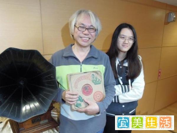 64岁李坤城发声，称与小40岁女友林靖恩同居多年，暂缓结婚生娃