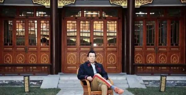 陈冠希爸爸近照罕曝光！曾是亿万富翁，多次和同性传出暧昧绯闻