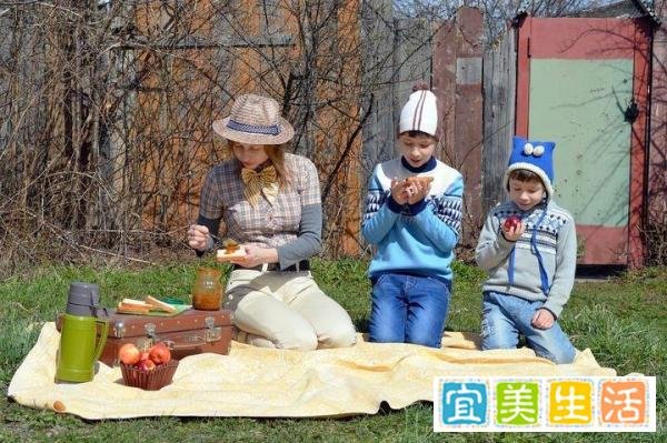 母亲绑着两孩子轻生,男方家属发声,家庭矛盾如何化解?