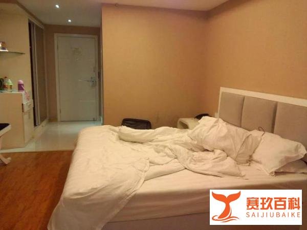 情侣酒店走光索要10倍赔偿，酒店回应：仅开了缝，没看到什么！