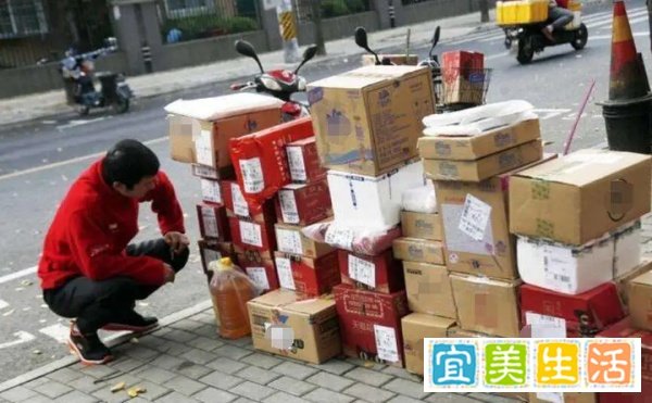 快递员集体罢工，大量包裹堆积如山无人送