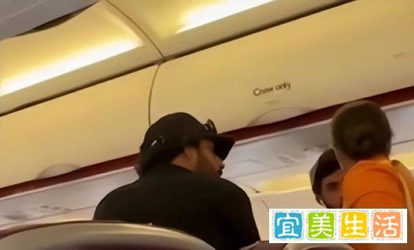 离谱!航班起飞前,男子要求飞机掉头取行李,网友:真泰囧!