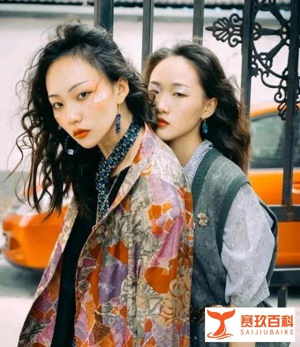 疯产姐妹回应停更原因,当初接不住爆火的流量才选择分开,真是好久没看到这两个人了。