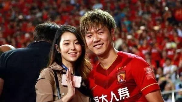 金英权妻子神似邓紫棋,2人低调相处多年结婚,现已有2个孩子