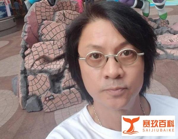 与万绮雯“虐恋”爆红，事业巅峰被腰斩，54岁尹天照近况让人唏嘘